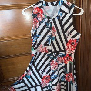 Women's Sleeveless V-Neck Waist -Tie dress (never worn) Runs smaller